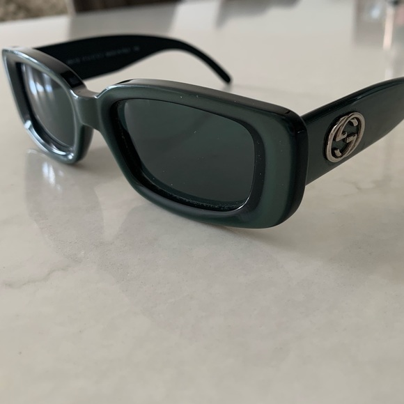 gucci small square sunglasses